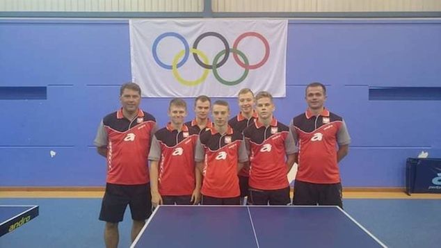 Piotr Szafranek z podopiecznymi (fot. archiwum trenera)