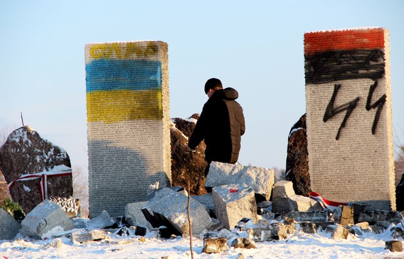 Ukraińska policja: pomnik Polaków w Hucie Pieniackiej został wysadzony