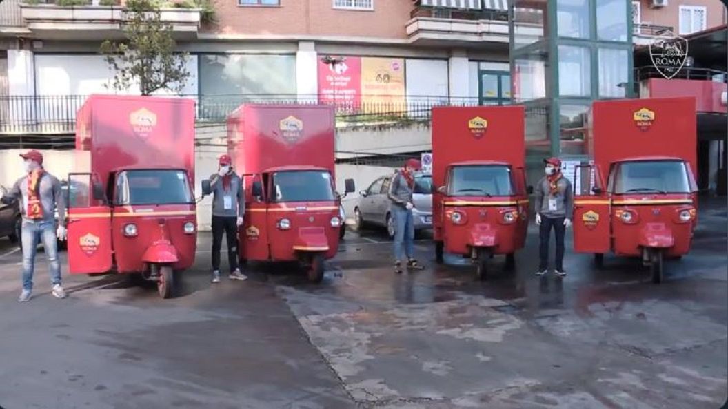 Drużyna AS Roma rusza z paczkami dla najstarszych kibiców z karnetami