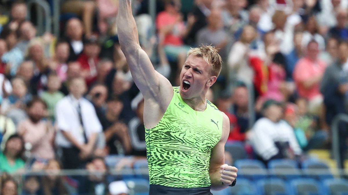 Pawel Lisek during the men's pole vault at the Athletics Diamond League Silesia Kamila Skolimowska memorial at Silesian Stadium in Chorzow, Poland on August 6, 2022. (Photo by Jakub Porzycki/NurPhoto via Getty Images)
