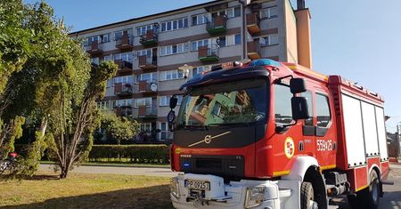 Policjanci i strażacy wspólnie pomogli starszej kobiecie