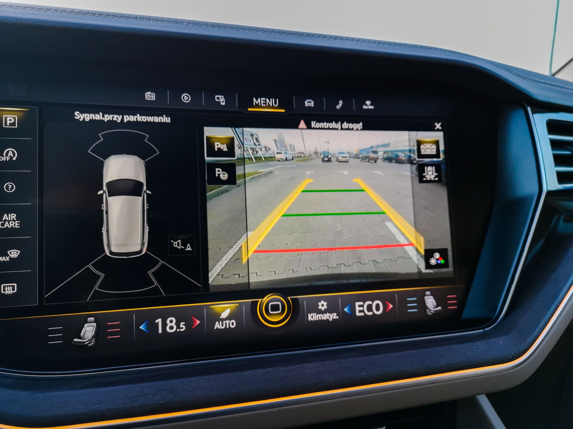 Volkswagen Touareg: Systemy wsparcia kierowcy z asystentem jazdy nocą i Innovision Cockpit 10