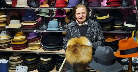 Kapelusze pani Marii nosiła śmietanka artystyczna. "Ostatnio z powodu pandemii zaczęło brakować klientów"