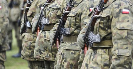 Czy opłaca się iść do wojska? Tyle w 2023 roku zarabiają żołnierze