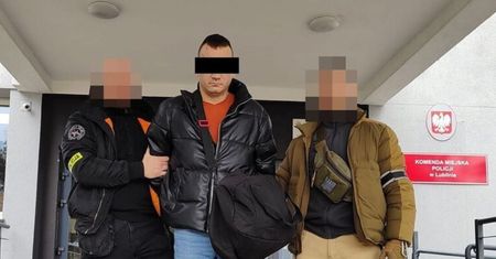 Ukradli lawetę i włamali się do budki z kebabem. Jeden z nich skończył w wersalce