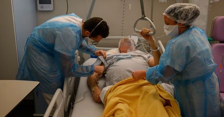 Jest ostrzeżenie ws. Covid-19. "Wirus nadal szybko ewoluuje"
