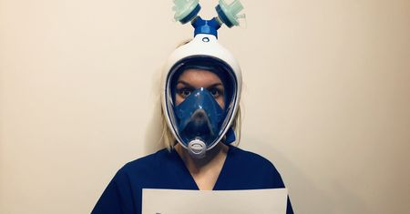 Koronawirus. Wrocław. Maska dla medyka. Można oddać sprzęt do nurkowania