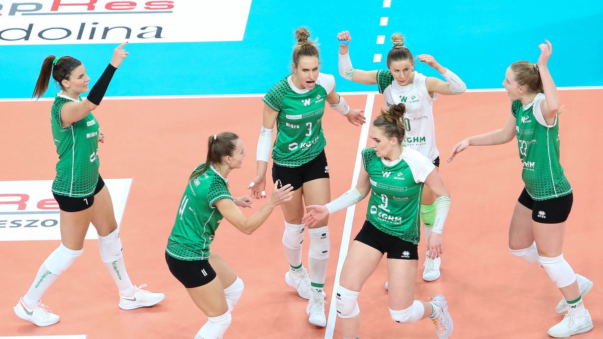 WP SportoweFakty / Monika Pliś / Na zdjęciu: siatkarki #VolleyWrocław
