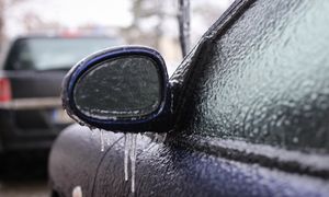 Posmaruj tym szybę. Pozbędziesz się szronu