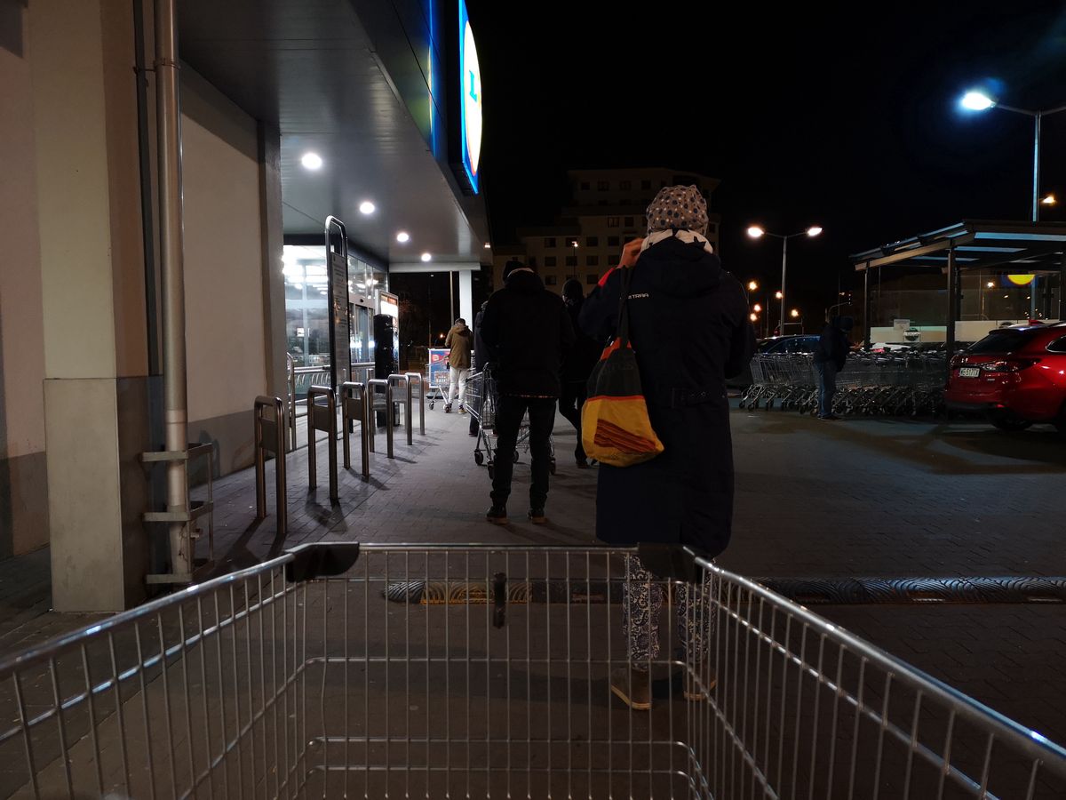 Nocne zakupy w Lidlu: sprawdziliśmy, jak jest. Przed świętami czeka nas kolejkowy horror