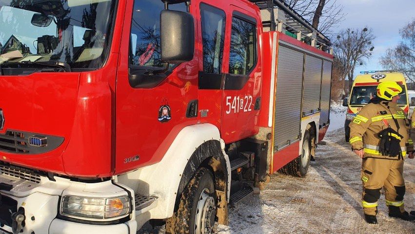 Wypadek pod Tczewem. Poszkodowani policjanci trafili do szpitala. Fot. FB/OSP Subkowy