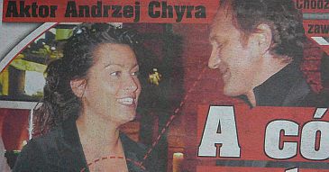Chyra zagląda w dekolty