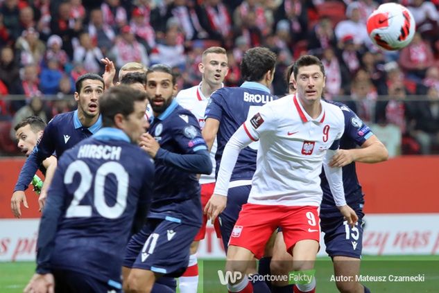 Wiele wskazuje na to, że kolejne gole dla kadry Lewandowski może już strzelać jako piłkarz innego klubu