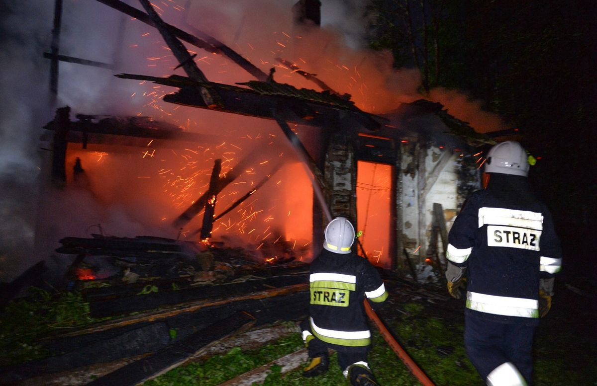 Borowa. W pożarze drewnianego domu zginęły trzy osoby (zdjęcie ilustracyjne)