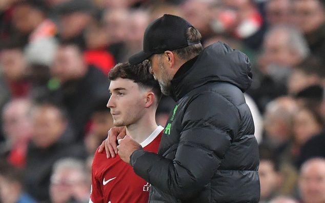 Mateusz Musiałowski i Juergen Klopp tuż przed debiutem Polaka w Lidze Europy / fot. Dave Howarth - CameraSport via Getty Images