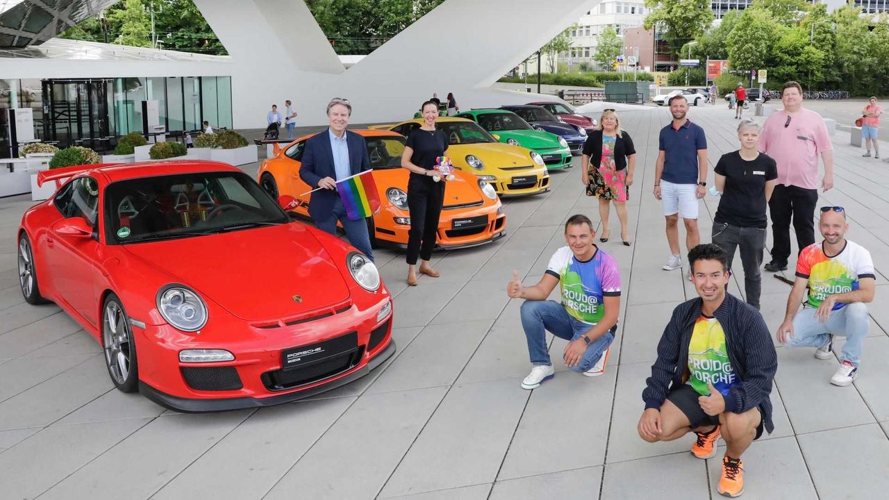 Porsche zebrało tęczową rodzinę 911. Tak pokazało swoje wsparcie dla osób LGBT+