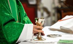 Romans z parafianką? Kobieta publikuje rozmowy i zdjęcia