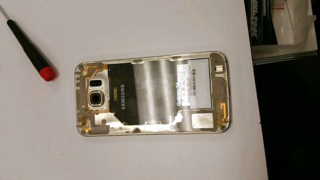 Galaxy S6 w przezroczystej obudowie