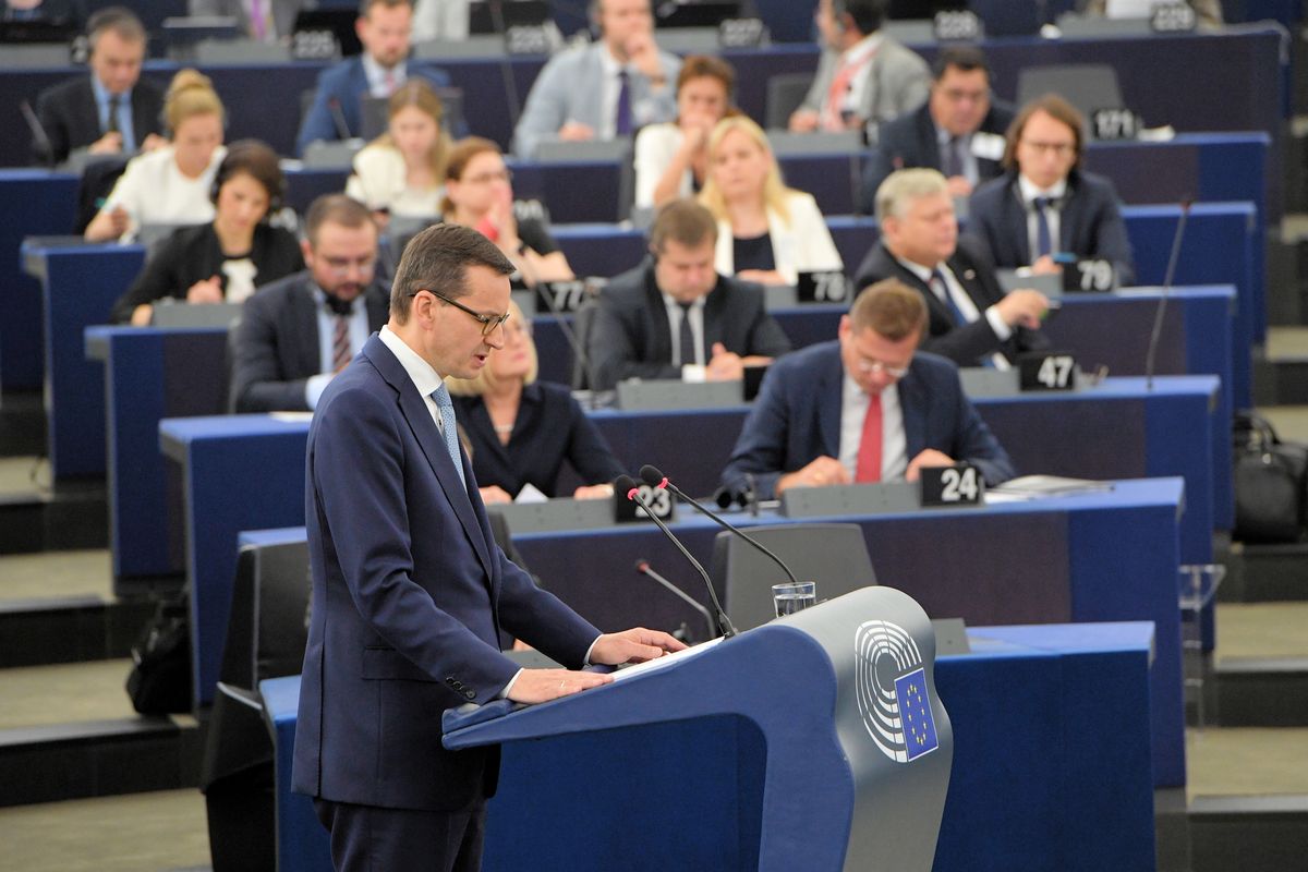 Emocjonalna debata w PE z udziałem Mateusza Morawieckiego