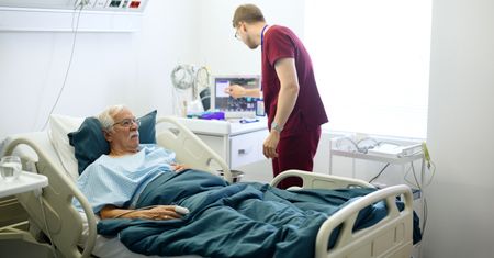 Nowa metoda leczenia raka prostaty działa w Europie. W Polsce nadal poza standardem