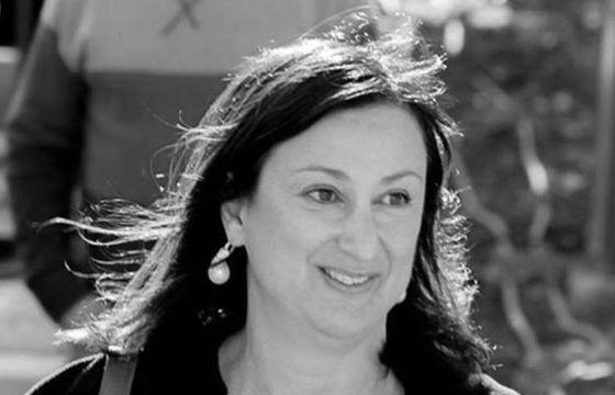 Po sześciu latach od morderstwa dziennikarki Daphne Caruany Galizii brak postępów w śledztwie