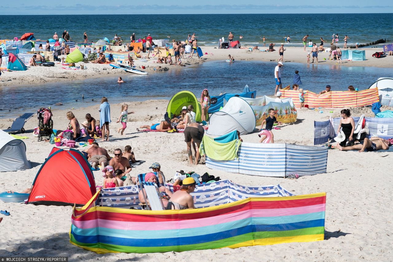 Polacy oszczędzają na wakacjach. "Robię kanapki na plażę"