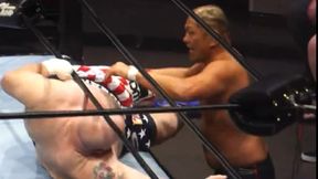 Jak worek treningowy. Wyglądał żenująco