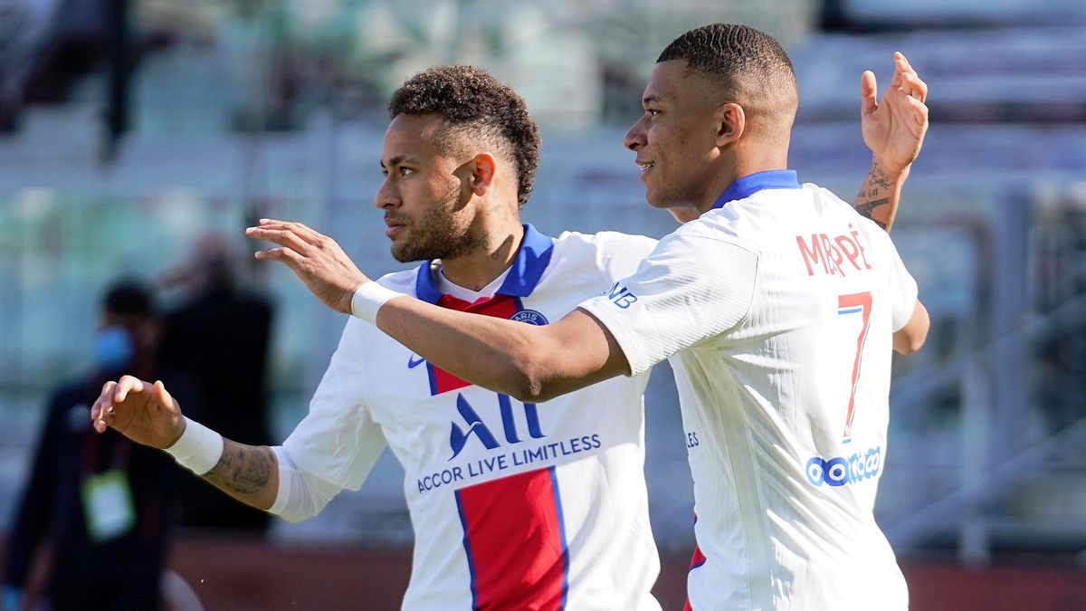 Getty Images / Sylvain Lefevre / Na zdjęciu: Neymar (z lewej) i Kylian Mbappe