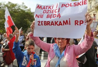 Pikieta Solidarnych 2010 pod siedzibą TVP