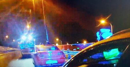 Pijany kierowca zasnął na środku ulicy. Może trafić do więzienia