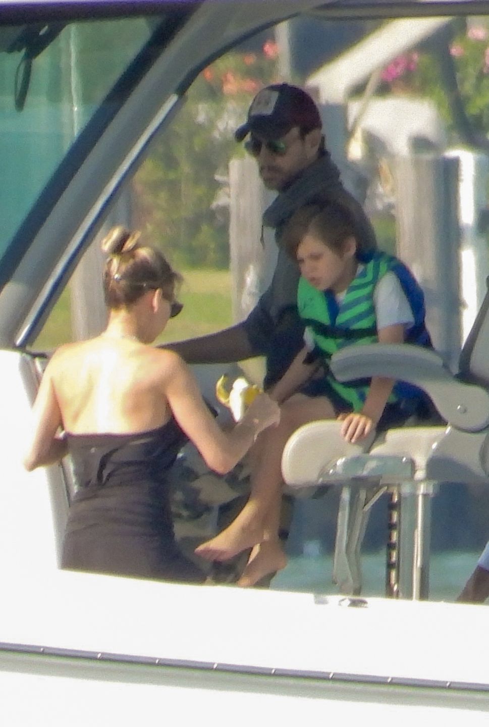 Enrique Iglesias i Anna Kournikova relaksują się z dziećmi