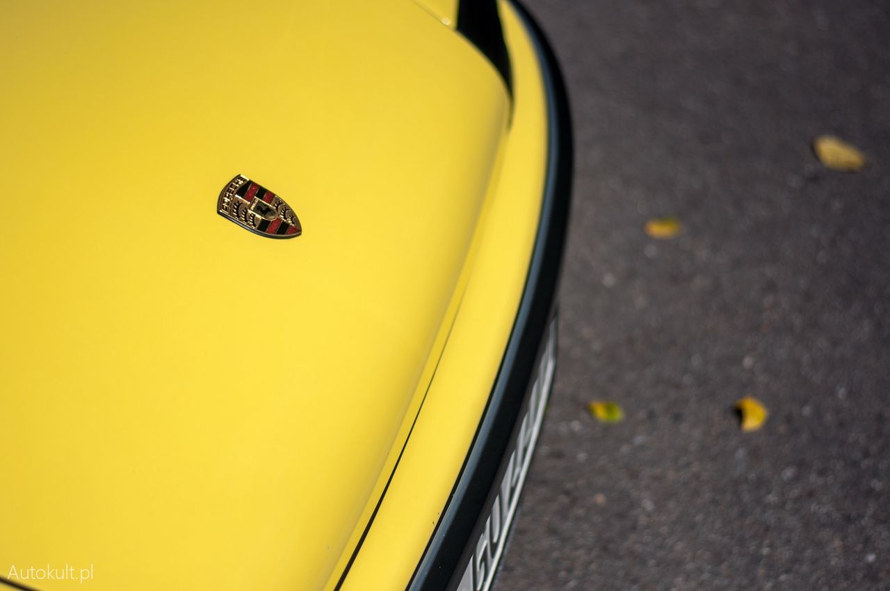 Porsche 911 GT3 Touring vs Porsche 911 Carrera RS 2.7