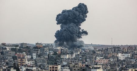 Atak na Izrael. O co chodzi? Kolejny akt niekończącego się konfliktu