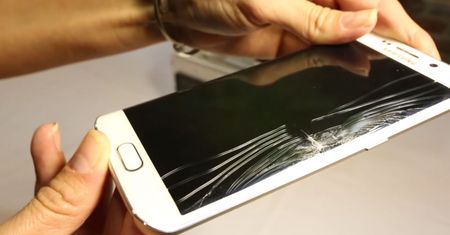 Galaxy S6 Edge wygina się gorzej niż iPhone, tylko czy ktoś się tym przejmie?