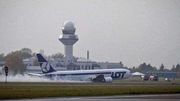 Awaryjne lądowanie Boeinga 767 - jak zareagowała polska Sieć? [wideo] 1