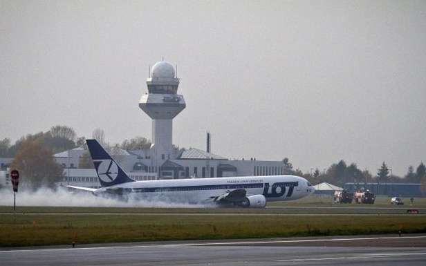 Awaryjne lądowanie Boeinga 767 - jak zareagowała polska Sieć? [wideo]