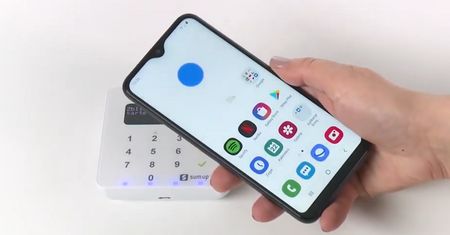 Jak płacić telefonem? Prezentujemy kilka sposobów