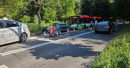 Znaki poziome znikają, kierowcy się gubią. Drogowcy odświeżają oznakowanie na ulicach Lublina