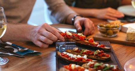 Przyjdź do restauracji lub kawiarni i zostaw telefon w specjalnym schowku – zapłacisz mniej za zamówienie