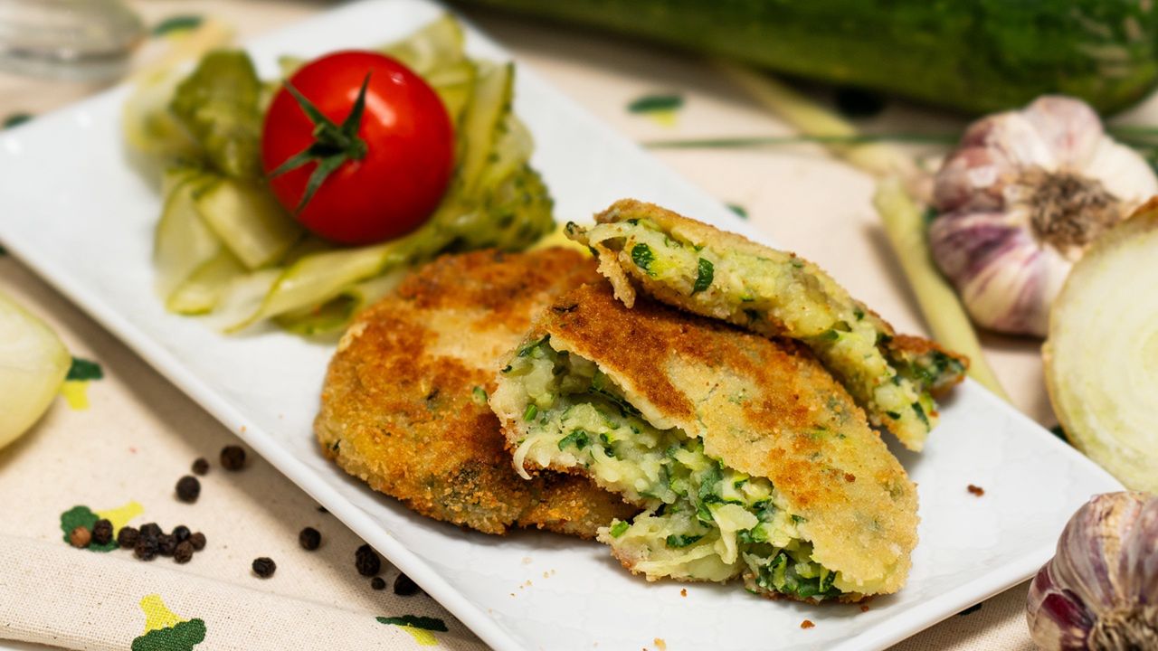 Vegetarian zucchini cutlets: A quick summer dinner delight