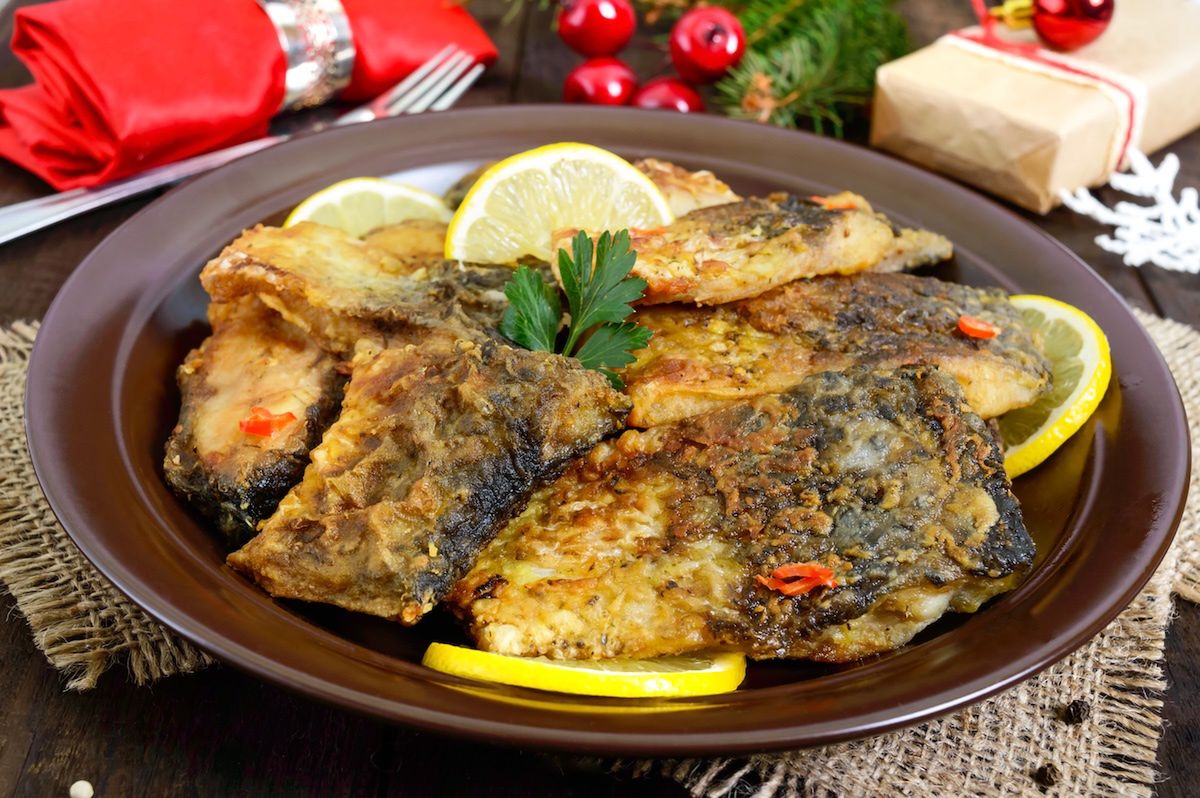 Co zrobić, gdy ość utknie w gardle? Porady lekarzy na święta