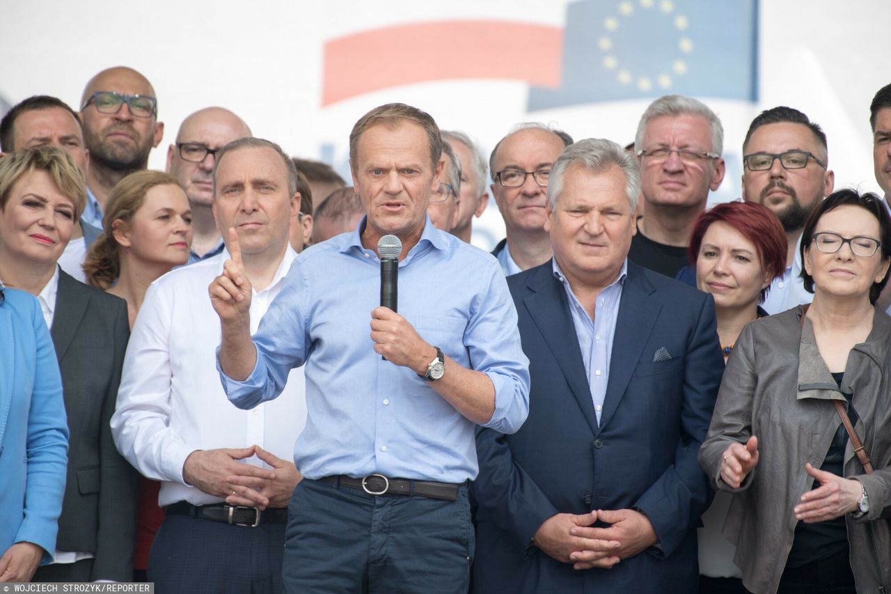 Tusk wzywa na demonstrację. Trwają rozmowy z innymi liderami