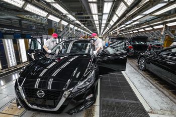 Problemy Nissana. Firma wzywa tysiące użytkowników aut do serwisów