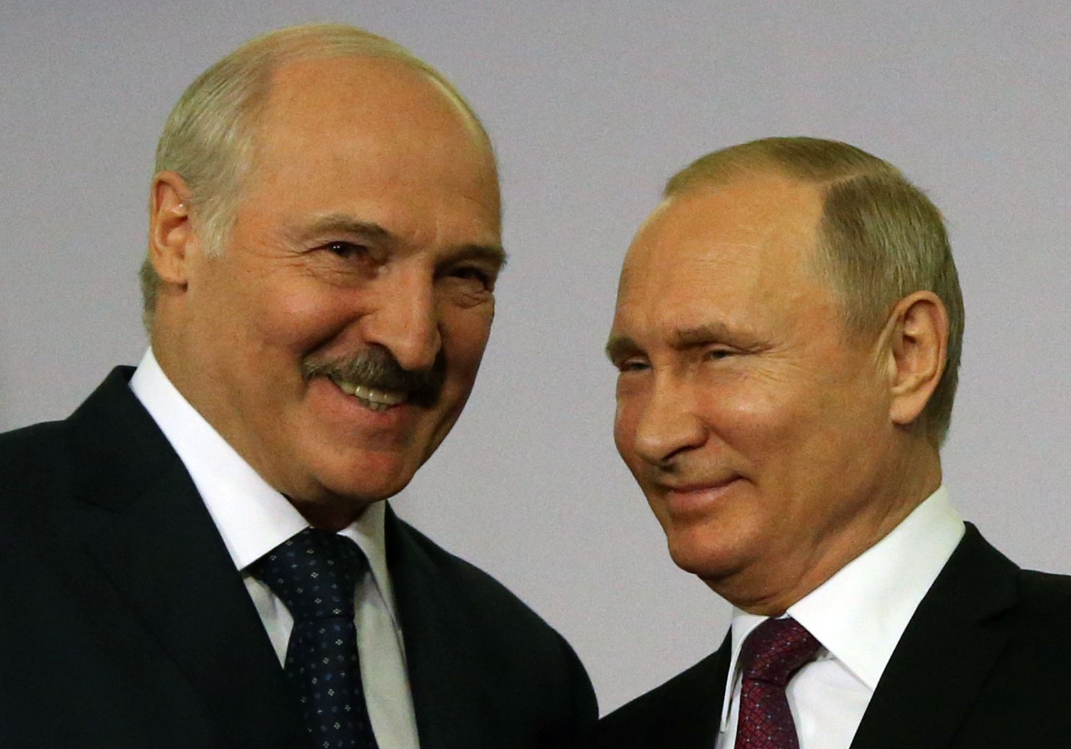 Putin wojuje, Europa patrzy ze strachem. Rosja połknie Białoruś?