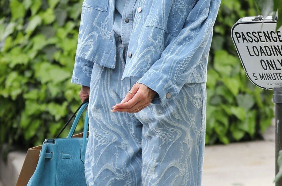 Heidi Klum postawiła na oryginalny komplet z jeansu 