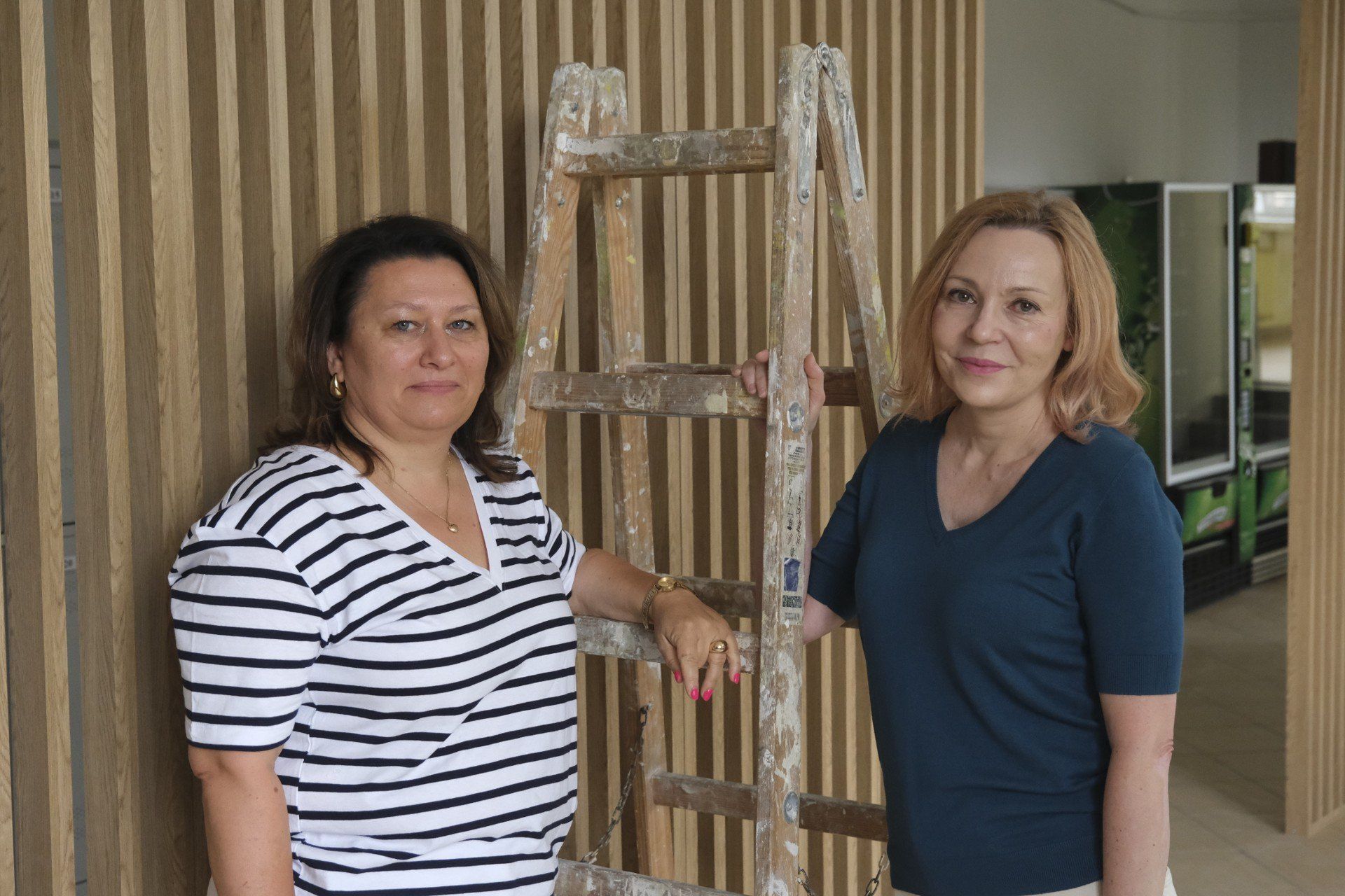 Strefa relaksu w V Liceum Ogólnokształcącym w Kielcach. Na zdjęciu od lewej: wicedyrektor szkoły Edyta Kolasa oraz polonistka Joanna Burda.