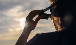 Częsty błąd podczas zaćmienia Słońca. Okulistka mówi o konsekwencjach