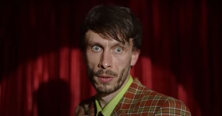Komik postawił kobiecie herbatę. Netflix pokazał koszmar, do jakiego doszło