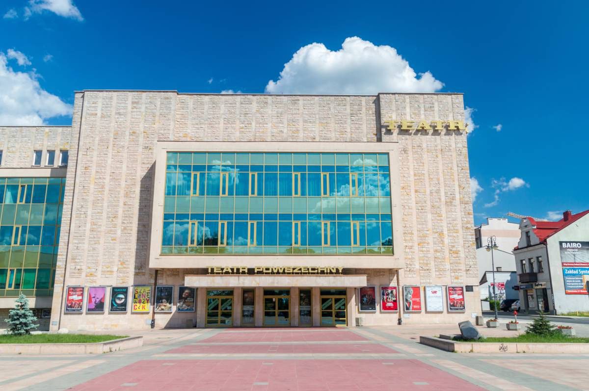 Radom: Zmiany w Teatrze Powszechnym. Powstała winda i dwie platformy schodowe.