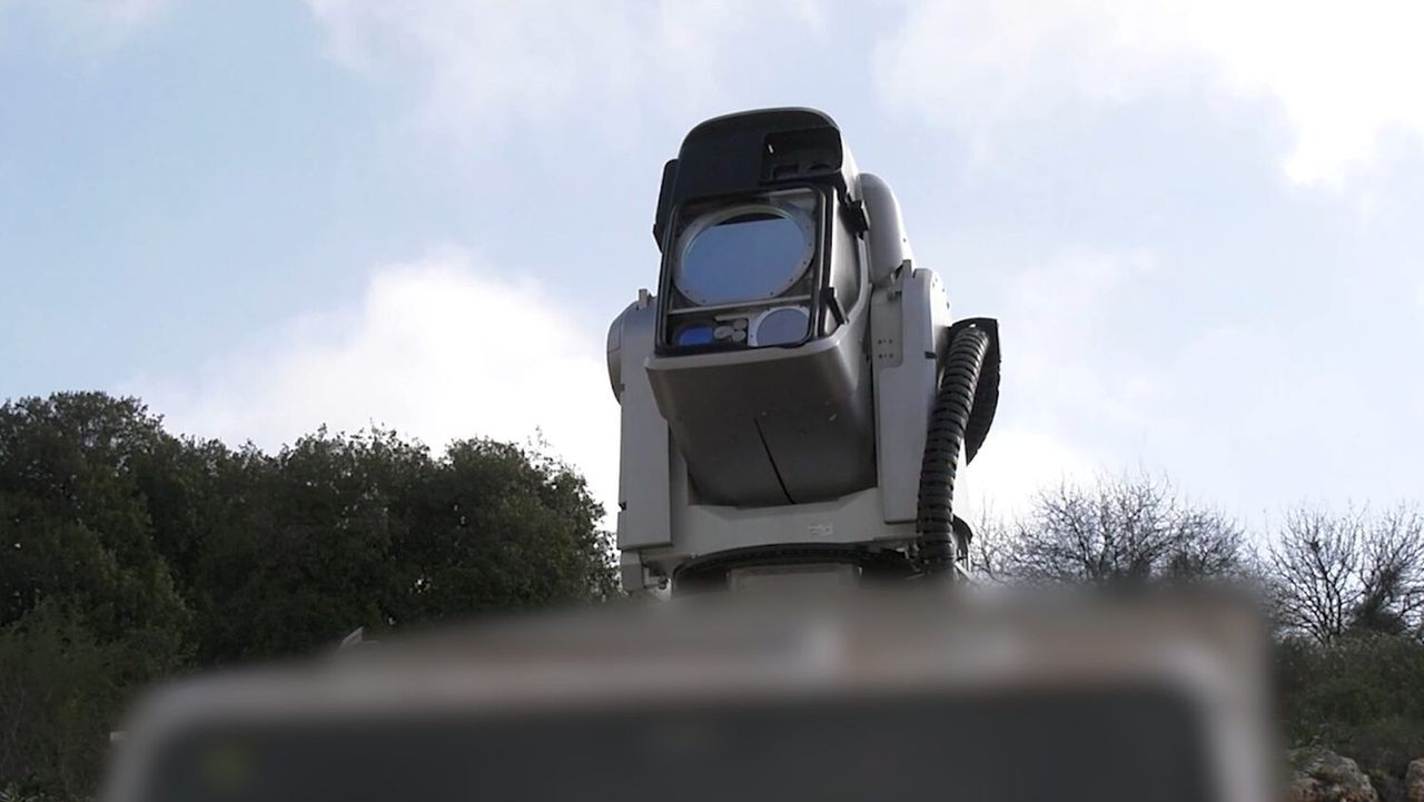 Izrael ma już działający laser, którym strąca wrogie drony i rakiety